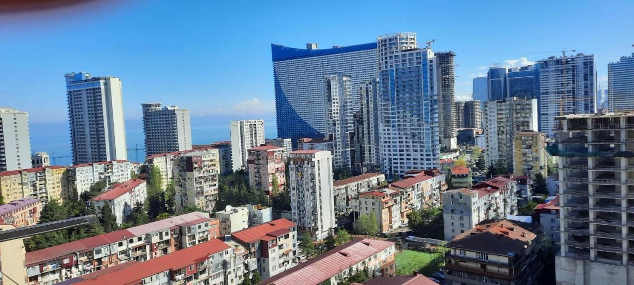 Lilia Apartment Batumi Bagian luar foto